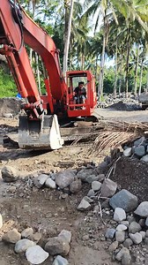 Kaya ba ano sa tingin nyo?. Try nya daw kung kaya nya ibalik track pad ng backhoe na diskaril po kasi hehehehe. | Victor A Espinar