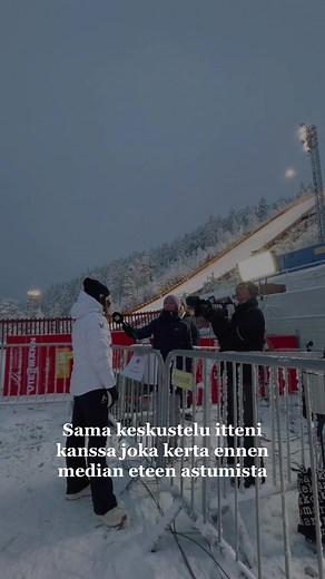 Ainahan se ei silti mee ihan niin tyylikkäästi saati rauhallisesti😅 #haastattelu
