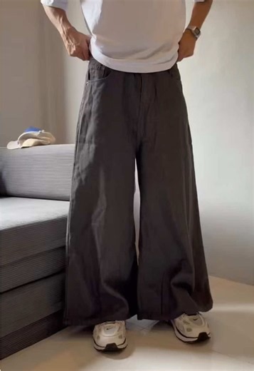 Baggy Pants Style Guide: How to Wear Baggy Jeans Confidently
