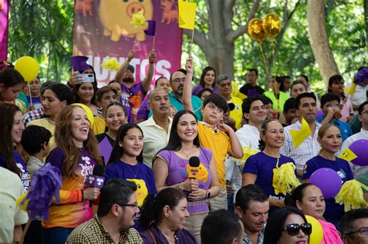 💛 Hoy en nuestra Colima se siente un gran latido de esperanza y emoción. Durante el enlace del Teletón 2025, la gobernadora Indira Vizcaíno compartió con todo el país el espíritu alegre, solidario y lleno de amor que nos distingue. ✨ Este año, la colecta Teletón va por Colima. 💜 Súmate con tu donación y hagamos realidad el CRIT número 28, en nuestra querida Colima. #TeletónCambiaTodo #OrgullosamenteTercos 🐽 | Gobierno Colima