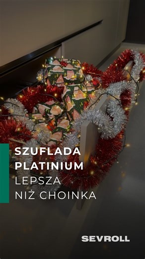 Sevroll System on Instagram: "Szuflada Platinium - lepsza niż choinka.🎄 🎁 Prezenty, bombki, lampki… w niej wszystko wygląda idealnie. A jak u Was przygotowania? Ozdoby już wyjęte, czy jeszcze czekają w pudełkach? 🎅"
