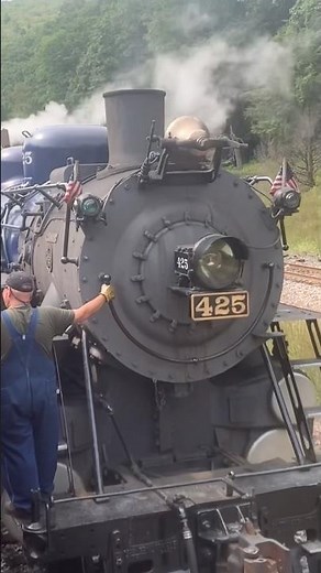 Reading and Northern 425 #train #2102 #425 #railfan #railroad #steam