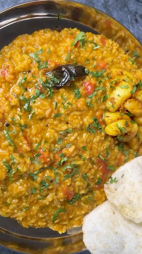 Neha 🥢 Food blogger on Instagram: "One pot rasam rice banaye?? If you haven’t had this then make it soon, bahut easy, quick, comforting and so delicious 🤤 ❤️ Perfect for lazy days when you don’t want to cook and want something comforting to eat!! Detail recipe is now live on my YouTube channel and the link is in bio.. Or comment “Recipe” and I will send you the link! #rasamrice #rasamsadam #sambar #onepotmeal #khichdi #quickrecipes #indiankhana #comfortmeal [comfort meal, one pot rasam rice, r