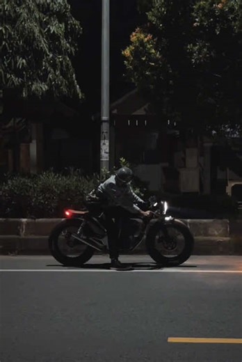 CEMO V8 siap mengaspal💨 Info pemesanan bisa langsung gass dm aja mase👉 #sicemo #cemogarage #bengkelcustom #motorcustom #motorcustomindonesia #caferacer #caferacerindonesia #hondatiger