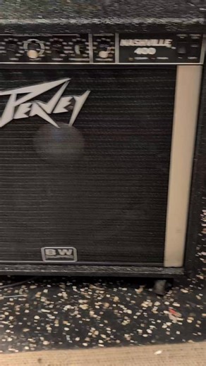 Need a pedal steel amp that won't let you down? Try the #peaveyamps Peavey Nashville 400. Features a 15" Black widow speaker. #pedalsteel | Higher Octave Guitars