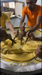 Son Papdi making inside the factory | Indian Factory Club