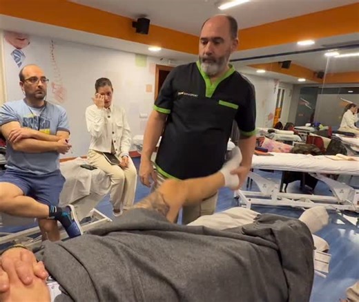 Los test ortopédicos deben ser tenidos en cuenta en la exploración osteopática cuando hay un traumatismo previo o en los casos, donde los grandes movimientos estén limitados, bien por dolor o bien por una limitación articular. . La diferencia entre una lesión ortopédica y una lesión osteopática radica en que la lesión ortopédica siempre está en los grandes movimientos articulares, mientras que la lesión o disfunción osteopática está siempre en la pérdida del juego, libre, articular o mínimos mov