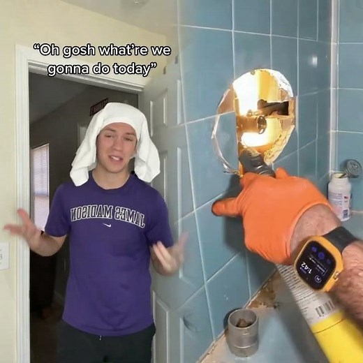 Distracting kids is a moms right😂😂#tiktokcomedy #funny #laugh #mom #distract #alexa #foryou