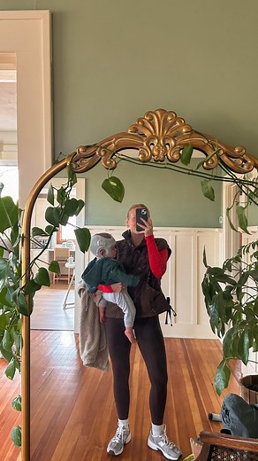 cardamom bun syrup recipe ↓ so yummy & will do for now until I teach myself how to make the real deal. 🫶🏼 what you’ll need — • 1 cup organic cane sugar • 1 cup filtered water • 1 tsp ground cardamom • 1/4 tsp dried ginger • 1/4 tsp sea salt • 1/2 tsp dried clove • 3 cinnamon sticks bring to boil, then let simmer for 7-minutes. let cool, then enjoy!! I used 1/2 coconut milk 1/2 raw milk, 1 tbs syrup, and a double shot of decaf espresso. • • • #holistichealth #nutritioncoach #antiinflammatory #e