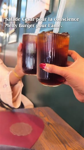 Savourez la Salade César et le Melty Burger chez Eleven Café