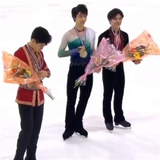 Olympic, Worlds, 4CC, GPF golds…and this paper medal really completing the collection with its 'premium materials' 😂😅