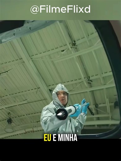 Criatura alienígena encontra família inusitada
