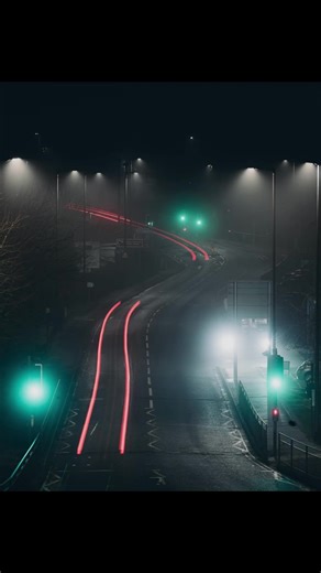 Hard light is sharp. It flattens nowhere, hides nothing. Soft light is protective. It wraps. It conceals. The direction, quality, and temperature of light tells you how the photographer wanted you to feel about the subject, before you’ve consciously decided anything. Next time you react to a portrait, check the light first. That’s where the decision was made. Save this. It changes how you look at photography. #photographytips #photographytipsandtricks #learnphotography #photographyeducation #beg