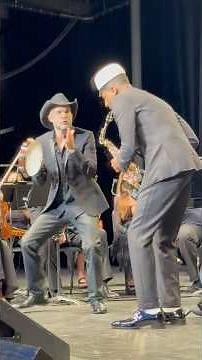 Jon Batiste “Saints” with Joe Saylor Tambourine Solo #jonbatiste #joesaylor #tambourine