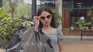 អ្នកចូលចិត្តមើលកុន ប្រាកដជាចូលចិត្ត SmartVIP ! ​ ជាមួយការបញ្ចុះតម្លៃពិសេស អ្នកអាចមើលរឿងដែលអ្នកទន្ទឹងរង់ចាំ និងចេញថ្មីគ្រប់រឿង នៅគ្រប់រោងភាពយន្ដដែលជាដៃគូសហការ របស់ Smart ។ ​ ចាំអីទៀត! ក្លាយជាសមាជិក SmartVIP ដោយគ្រាន់តែ បញ្ចូលលុយទូរស័ព្ទចាប់ពី 5 ដុល្លារ ក្នុងមួយខែ រួចដោនឡូត SmartNas App ដើម្បីទទួលបានការបញ្ចុះតម្លៃភ្លាមៗ!ដោនឡូត SmartNas App ដោយឥតគិតលុយឥឡូវនេះ smarturl.it/SmartNas If you love films, you’ll love being a SmartVIP! With special discounts on movie tickets all week long, you can watch th