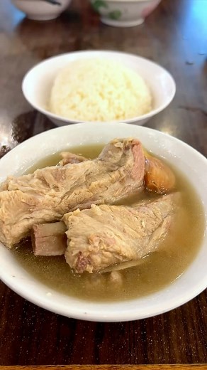 Song Fa Bak Kut Teh was started in 1969 as a pushcart and offered a basic menu of pork rib soup and braised pig’s trotters that attracted a line of regulars such as taxi drivers and families. Today they are incredibly famous and there are always long lines of people trying to get in. We recommend going to one of the branches located inside less popular malls. So much easier to get in to enjoy their famous Bak Kut Teh. We visited the one at Velocity. There were no lines there. 📍 #01-56/57/58 238
