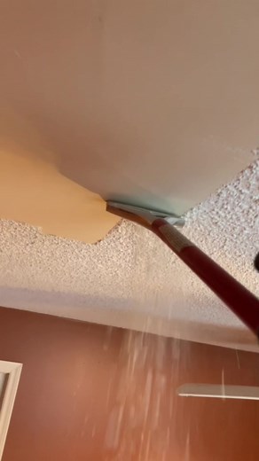 Painted popcorn ceiling removal #hack #hacks #diy #construction #renov...