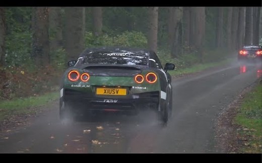 42辆 日产 GT-R R35 -全油门加速! 全员加速