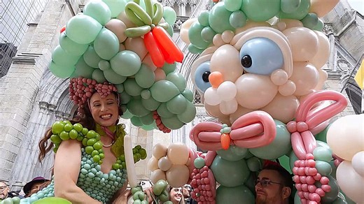 Festive outfits and handmade hats galore in New York's Easter Parade and Bonnet Festival