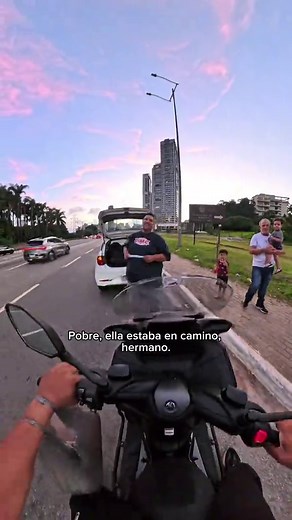Motoboy ajuda família em resgate emocionante