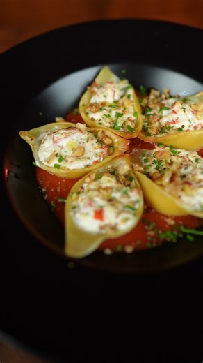 Pasta Conchiglionis stuffed with ricotta 🤤 👇 Ingredients for 2: - 10 Pasta Conchiglioni - 1 pot of ricotta - Salt and pepper - 1/2 red bell pepper - 1 Shallot - Chive - 1 good ladle of tomato sauce - Cooking at 180° for 10 minutes #Pasta #Italianfood #food #cooking #recipe #reels | Chef Jean-Nours