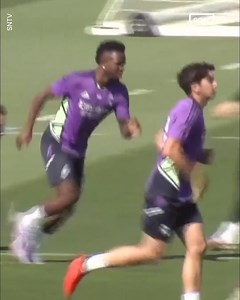 Injured Karim Benzema misses Real Madrid training 🤕 | GOAL