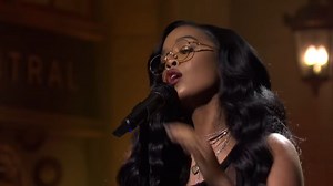 Who is H.E.R.? Gabi Wilson, Grammy Award-winning singer, was musical guest on SNL