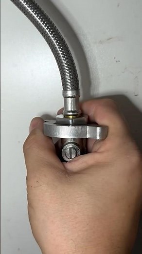 The CORRECT way to connect a tap flex to an isolation valve! #asmr #tools #diy #plumbing #shorts