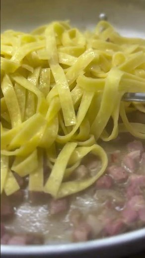 Tagliatelle al Burro di Tartufo e Pancetta Croccante: Ricetta Facile e Cremosa