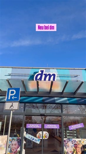 Neues Jahr – neue dm‑Neuheiten für Euch! 😍 Wir gehen wieder rein und zeigen Euch, was Ihr alles an coolen Produkten bei uns entdecken könnt. 🙌 Von zuckersüßen Haushaltsprodukten im Dackel‑Look über leckere Snacks und wunderschöne Beauty‑Highlights ist wirklich in jedem Sortiment etwas Neues dabei. 🛍️ Habt Ihr für diesen Monat schon einen neuen Favoriten? 🤗 | dm-drogerie markt Deutschland