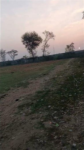 Ye garh nauka kaha, field hai yahan.Ek school hai jahan pe fill