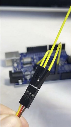 Cómo conectar un servo a Arduino (Fácil) 🔌 #shorts