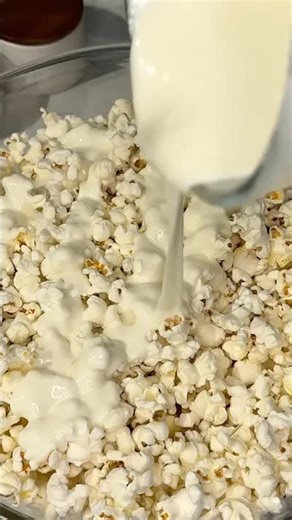 Viral churro popcorn recipe 🍿 #bestpopcorn #lesserevilyum @lesserevilsnacks #shorts #easyrecipe