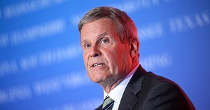 Tennessee governor appears to have dressed in drag, an art form he wants to restrict