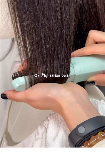 Most people use this wrong If you only straighten #straighteningbrush #hairtools #frizzyhair #haircomb #fy