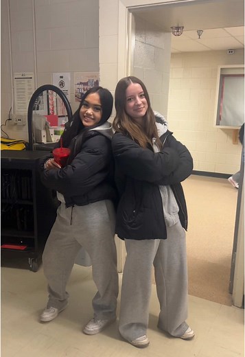 Twin Day!!! #spiritday #twinday #delviewsecondary #07 #delnuts #classof2025 #fyp