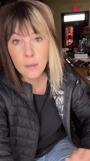 It’s official now. #crazylamplady #cllheadquarters #niknaxmarketplace #myemployeesarebetterthanyours #itsofficial | Crazy Lamp Lady