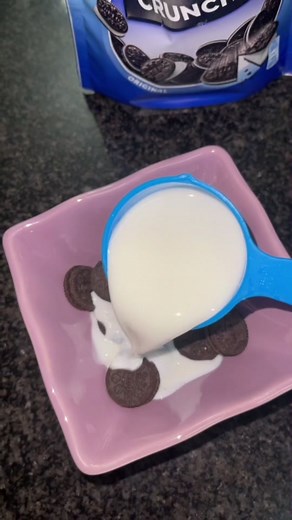 مج كيك الاوريو🍪🖤 #mugcake #mugcakerecipe #oreomugcakerecipe #oreomugcakechallenge #oreo #oreocake #explore #fyp #fypage #fypシ゚viral