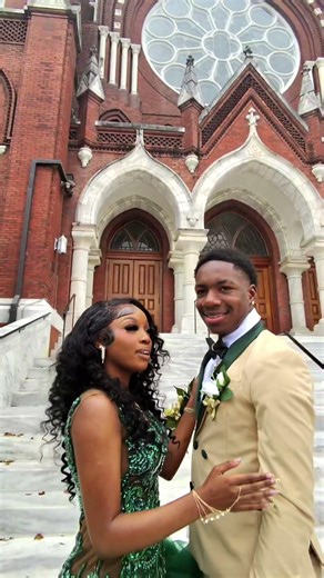 They Kissed When Parents Weren't Looking #prom #romance #viral