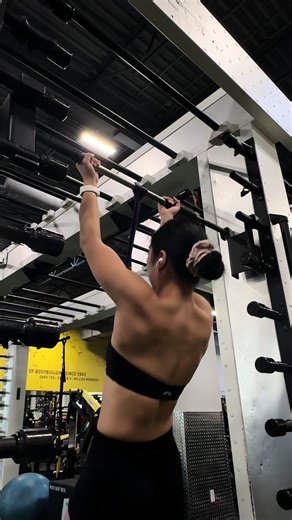 I get this comment a lot but remember that angles and lighting and posing play a huge role 💕 I could just as easily film from another angle and have my curvatures super visible— don’t compare your scoliosis to mine, we’re all built different and uniquely! ✨ with that being said, training my back consistently in the gym has improved my posture so much!! This is your sign to train in the gym 💪 outfits are @AYBL code: NATPHIT to save #scoliosis #backworkout #posture #gymgirl #pullups