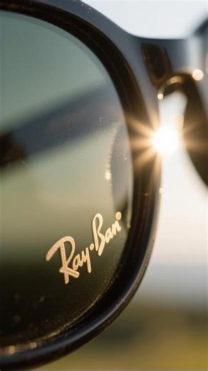 114K views · 3.6K reactions | Descubre la fascinante historia detrás de las icónicas gafas Ray-Ban. Desde los cielos de la aviación militar hasta las alfombras rojas de Hollywood, conoce cómo un visionario transformó un simple accesorio en un símbolo de libertad, rebeldía y estilo eterno. Una historia de innovación, visión y pasión que demuestra que las grandes ideas… pueden nacer detrás de un par de lentes. | Grandes Genios | Facebook