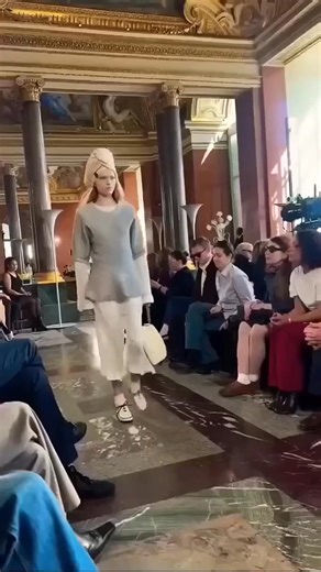 Louis Vuitton🆕 Spring/Summer 2026 #parisfashionweek #louvre #knit #craftsmanship #pastel #clothes #fashion #beads #Louisvuitton | Jax Beig