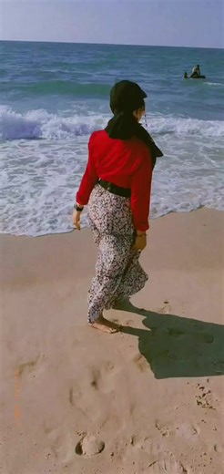 Relaxing Beach Walk: Enjoy the Sand and Waves