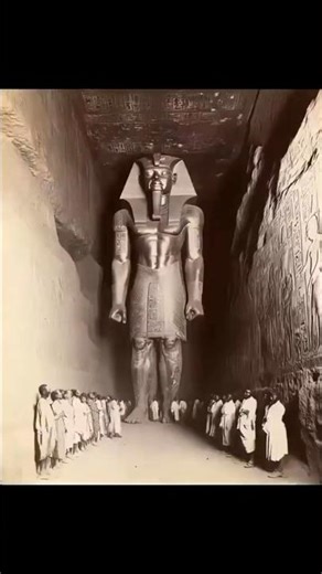 Egypt pyramid with alien 👽