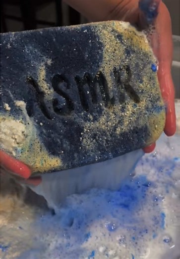 Happy Friday 😛💙 Drop combos below I have to get back in my recording zoom 🫦😋 #fyp #asmr #cleantok #laundry #laundrytok