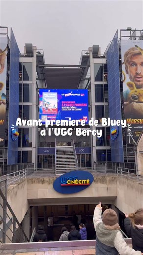 Le Paris des Kids on Instagram: "Hello les parents, Aujourd’hui nous étions à l’avant première de @blueyfrancais à l’ @ugccinemas de Bercy pour visionner 8 minis épisodes sous la thématique de la cuisine !👩🏻‍🍳 Une animation était proposée avec les personnages Bluey et Bingo, un espace coloriage, une mini cuisine et un totebag de cadeaux Bluey 🥰 Retrouvez @blueyfrancais au cinéma mercredi 4 février ! #sortiesparis #sortieskids #kidsfriendly #bluey #sortiesenfants"