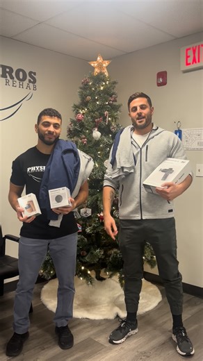 PhysioprosPT on Instagram: "🎄 🚨 HOLIDAY GIVEAWAY!!! 🚨 🎄 We’re back with our annual holiday giveaway! We have three great gifts plus additional Physiopros swag for you all! First place: hypervolt go 2 massage gun Second place: hypersphere vibrating massage ball Third place: venom go heat and vibration wearable HOW TO ENTER: like this post, share it (tag us in the story), and tag three friends in the comments We will be announcing winners on New Year’s Eve. Good luck!"