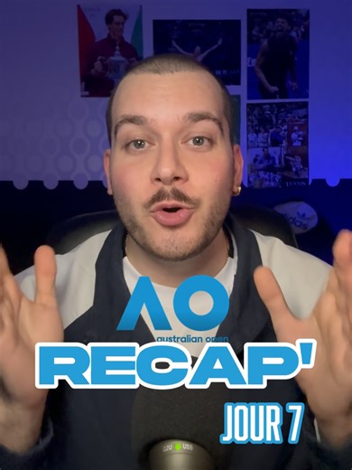RÉCAP’ de la septième journée de l'OPEN D'AUSTRALIE ! 🏆🇦🇺 Novak Djokovic est un dangereux psychopathe et Jannik Sinner a été sauvé par un toit ! Le tennis italien se porte parfaitement, pourtant si nos voisins transalpins ont réussi un 3/3 aujourd’hui, les deux têtes d’affiche en ont bien chié... Face à notre chouchou Eliott Spizzirri, Jannik Sinner s’est fait très peur ! À un set partout et en danger sur son service, le double tenant du titre a crampé bien comme il faut à cause des fortes ch