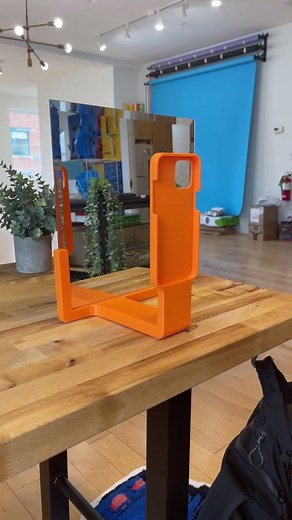 Unnecessary Inventions: Who Invented the Mirror Selfie?