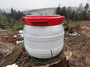 Weltgrösster Kultböller zerdrescht BAUMSTAMM!!!